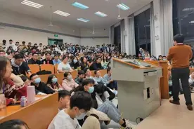 把感情停留在最心动的那一刻，不在乎后续：当代青年“恋爱难”也需指导图片