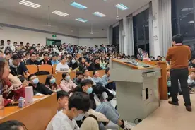把感情停留在最心动的那一刻，不在乎后续：当代青年“恋爱难”也需指导图片