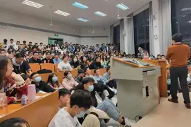 把感情停留在最心动的那一刻，不在乎后续：当代青年“恋爱难”也需指导图片