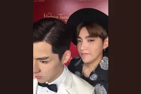 吴亦凡曾经有多自恋？面对自己的蜡像，立即单膝跪地向自己表白图片