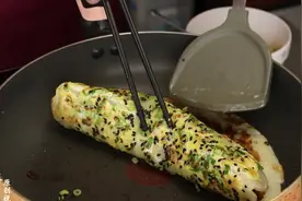 8道早餐饼，鸡蛋、蔬菜都有，加点面搅一搅，十几分钟上桌图片
