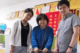 老人给护士们送去60斤凉皮     表达浓浓谢意图片