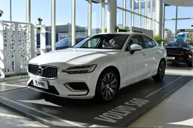 2.0T动力配合8AT，绝对豪华的三厢轿车，带你看沃尔沃S60图片
