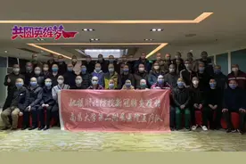 三名援鄂女护士光头出征，如今凯旋归来，想变回那个长发的自己图片