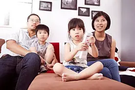 孩子看电视，一点儿好处都没有？把握好娃的“观看年龄”很重要图片