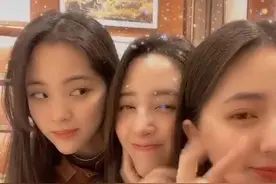 欧阳娜娜三姐妹合照，镜头拉近五官，颜值相似度一目了然图片
