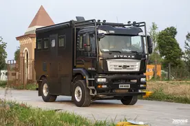 拥有德国MAN核心技术，6.9T+10AMT，蓝牌C本，罗曼维尔德重卡房车图片