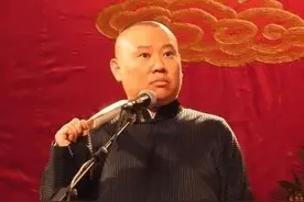 德云饭圈太疯狂，公然将姜昆和张哲瀚并列，德云社该管管了图片