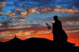 “转世灵童”仓央嘉措，被迫成僧不近女色，如今却被万千少女追捧图片