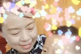 许妈含情脉脉喂奇奇吃肉，奇奇好开心！网友：希望天天这样图片