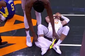 刚打1分钟，地上就一滩血！脚踝开放性骨折！他的NBA生涯要结束了图片