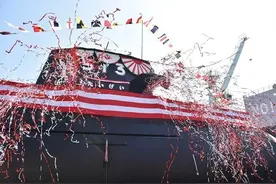 日本“大鲸”号潜艇下水，吨位居世界第二，造价高达800亿日元图片