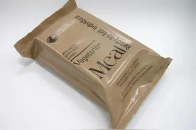 外军士兵吃什么，俄军偏爱甜食，英军一桌摆不下，看到韩军我笑了图片