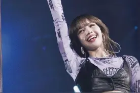 lisa跳起舞来太迷人了 可爱和性感兼得图片