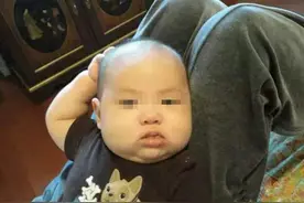 3岁男孩总是“抓耳挠腮”，妈妈不放心带娃去检查，医生：来晚了图片