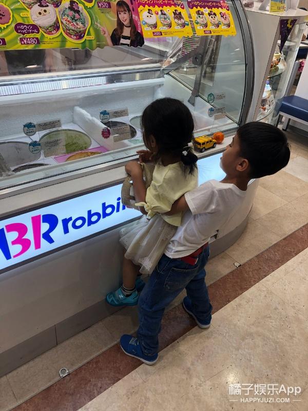 还记得《雪花女神龙》里的欧阳明日吗？他现在长这样