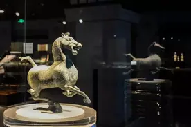 跟着课本游武威 || 中国旅游标志马踏飞燕图片