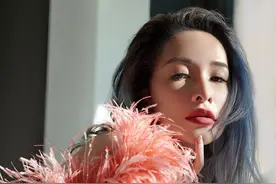 萧亚轩：蔷薇花开　王者归来图片