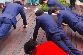 盘点接亲现场付辛博携伴郎大做俯卧撑，颖儿礼服超喜庆图片