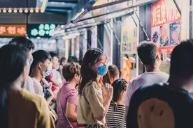 摆地摊经济少不了百度、高德地图这个功能，做个科学摆地摊人图片