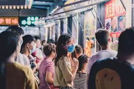摆地摊经济少不了百度、高德地图这个功能，做个科学摆地摊人图片