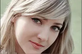 俄罗斯第一运动美女 三级跳冠军 紫缎美衣倾国倾城——塔季扬娜图片