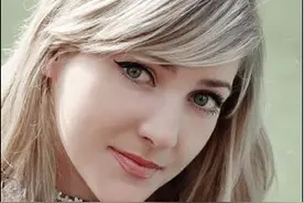 俄罗斯第一运动美女 三级跳冠军 紫缎美衣倾国倾城——塔季扬娜图片