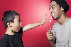 不要轻视墙上的霉斑，二十岁年轻小伙差点被夺命，值得警惕图片