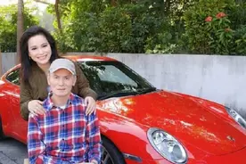 65岁刘家辉近况曝光，被传穷到靠卖T恤筹款，爱徒辟谣：假的图片