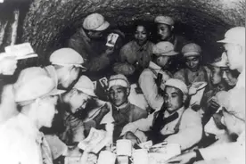 上甘岭物资告急，军长秦基伟下令：谁能送去一个苹果，就立二等功图片