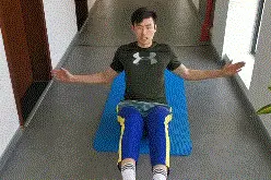 型男们注意！今天是练腹肌的课程图片