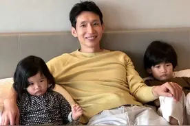 没想到《顶楼》里的男人，隐藏的时尚精是他图片