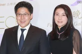 郭晶晶小女儿罕见曝光，一家5口搬入1.5亿豪宅！霍震霆送搬家礼图片