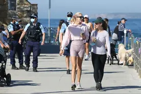 数千人挤爆悉尼Bondi海滩，密密麻麻全是人，还不戴口罩图片