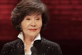 那些奶奶辈的女明星：钟楚红坦然接受衰老，潘迎紫被指像天山童姥图片