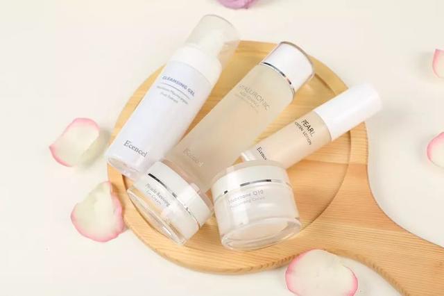 鍖荤敓鐪间腑鐨勬姢鑲ゅ搧浣跨敤椤哄簭