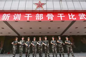 准备入伍的女兵看这里，你们的班长来了图片