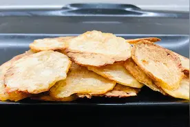 土豆的花样做法，薄如纸，易操作，咬一口嘎嘣脆，小孩子很爱吃图片