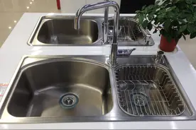 厨房水槽怎么选？选购时要注意什么？我家换了三个水槽，才搞明白图片