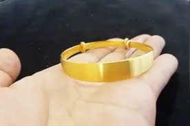 刚结婚就要买60克重的黄金手镯！经济实力不够怎么办？视频封面