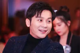 郑恺当面调侃李晨“恋情史”众人哄笑，沙溢郭麒麟赶紧打圆场图片