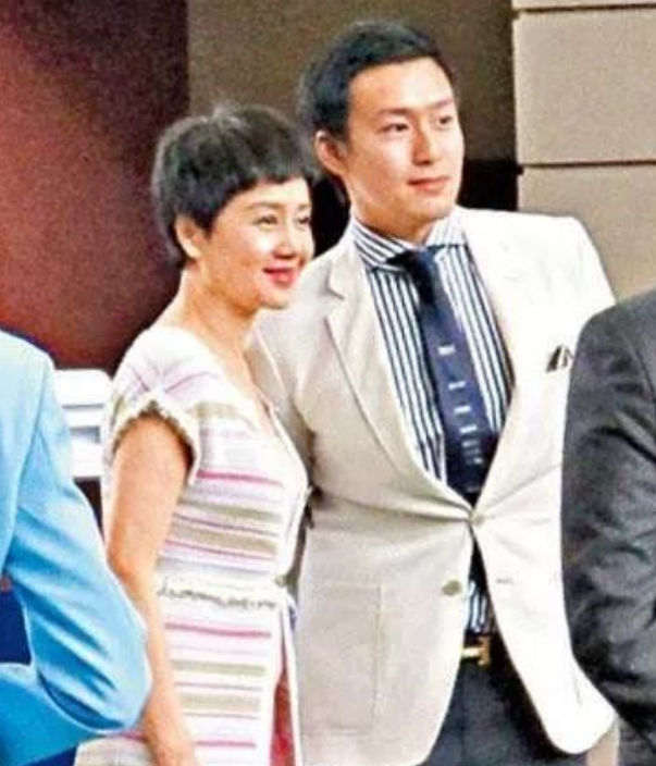 “小太妹”何超盈的混乱情史