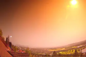挪威上空火球掠过，巨大爆炸声震醒民众，深夜坠落，究竟是什么？图片