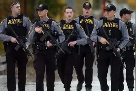 同样是警服，忍了美国和韩国的，看到迪拜警服：厉害了老弟图片