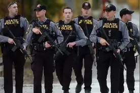同样是警服，忍了美国和韩国的，看到迪拜警服：厉害了老弟图片
