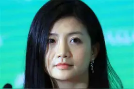 她追随马云9年，身价百亿却仍单身，择偶标准：不能打扰我工作图片