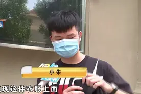 “古驰”卫衣洗出黑点，店家diy烫印商标补救？图片