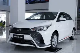 新款丰田雅力士，落地6万，1.5动力+CVT，造型比飞度帅气图片