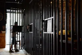男子自称能帮刑拘“监友”打点关系，索要100万还和对方妻子发生关系：做我“小老婆”能打折图片