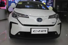 新款C-HR实拍图曝光，配18英寸铝合金轮毂+道路标志辅助图片